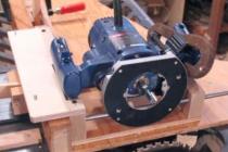 Výroba drážkovacieho stroja na drevo vlastnými rukami Urob si sám drážkovací stroj na drevo
