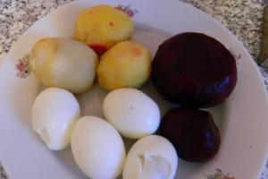 Príprava šalátov na Nový rok - „Náramok z granátového jablka“