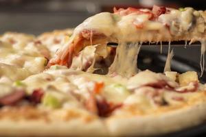 Pizza made from yeast-free dough: quick baking options Delicious yeast-free pizza dough recipe
