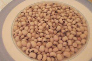 Beans with onions and carrots: salad for every day and for the winter How to stew beans with carrots and onions
